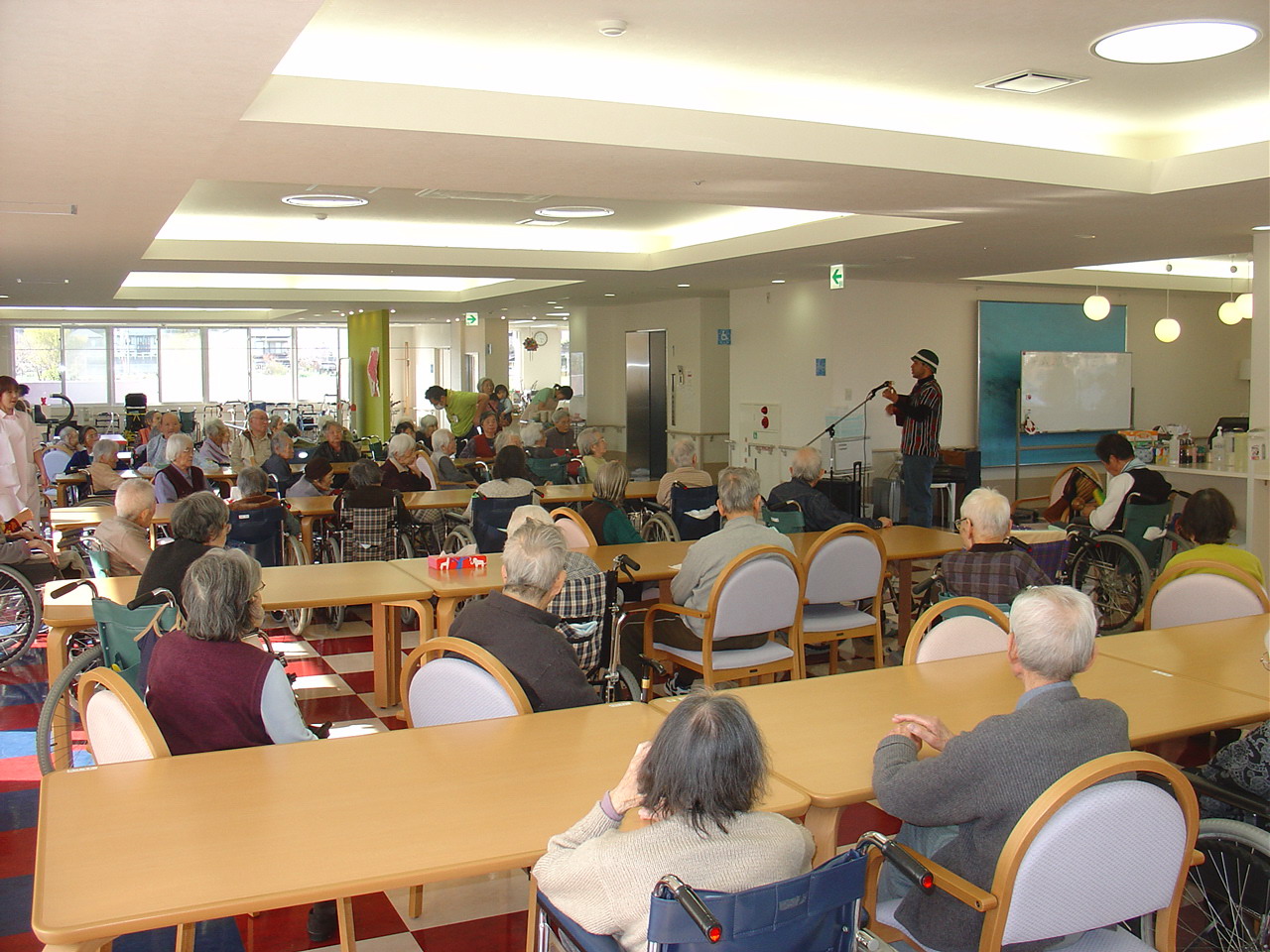 Voluntariado con los "viejitos" de Hino, Tokio, 2008